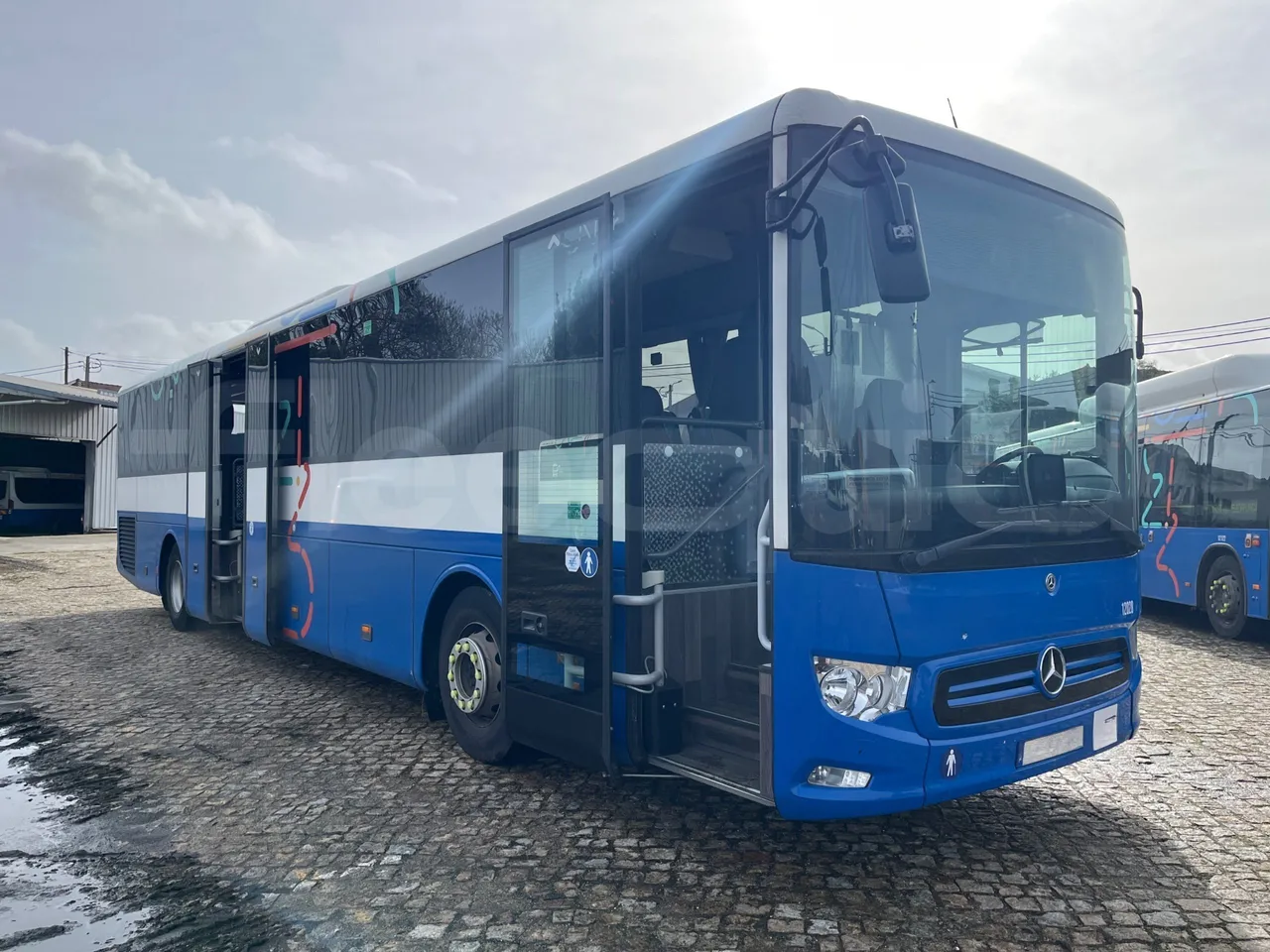 Mercedes-Benz Intouro E17UE -Euro 6 - 260 kW - 13.090 mt - under carpet photo