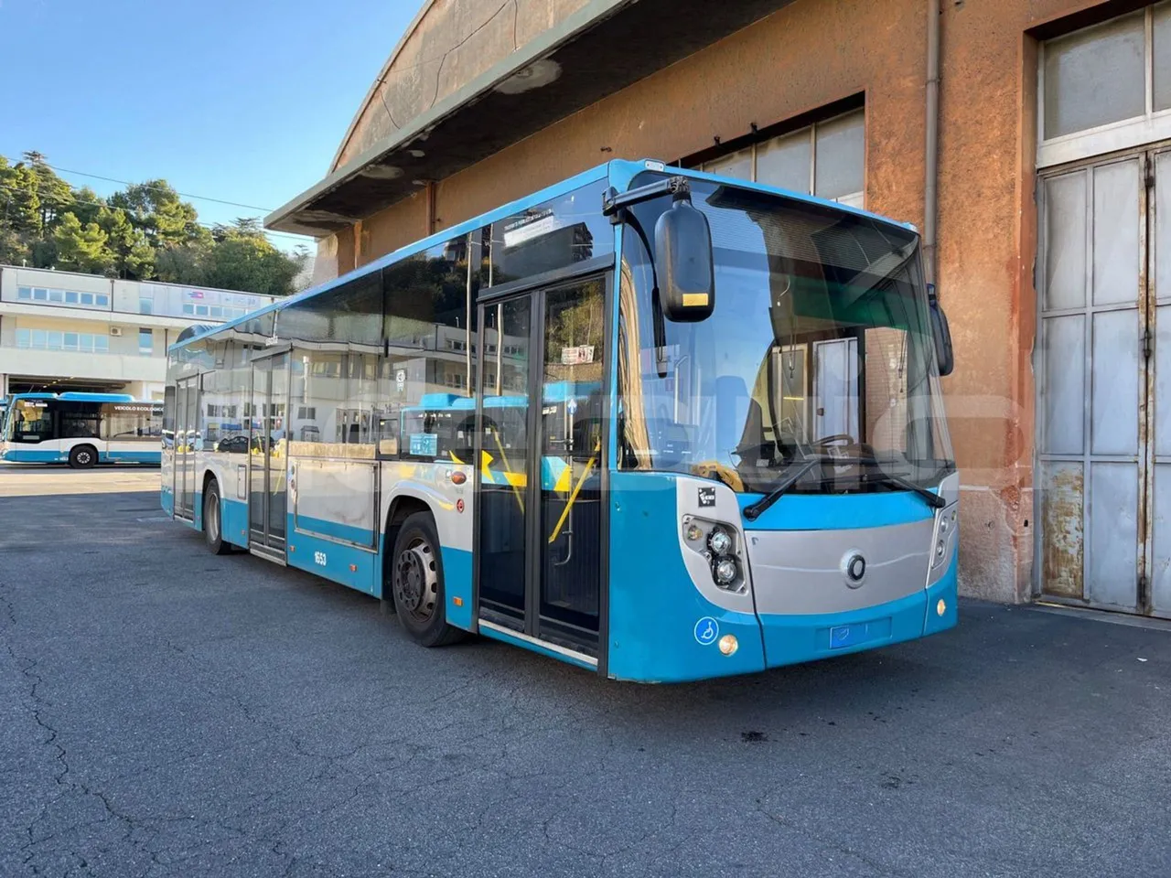 BredaMenarinibus CityMood 12,1M - 3/4 front right doors (mandatory for bus to scrap)