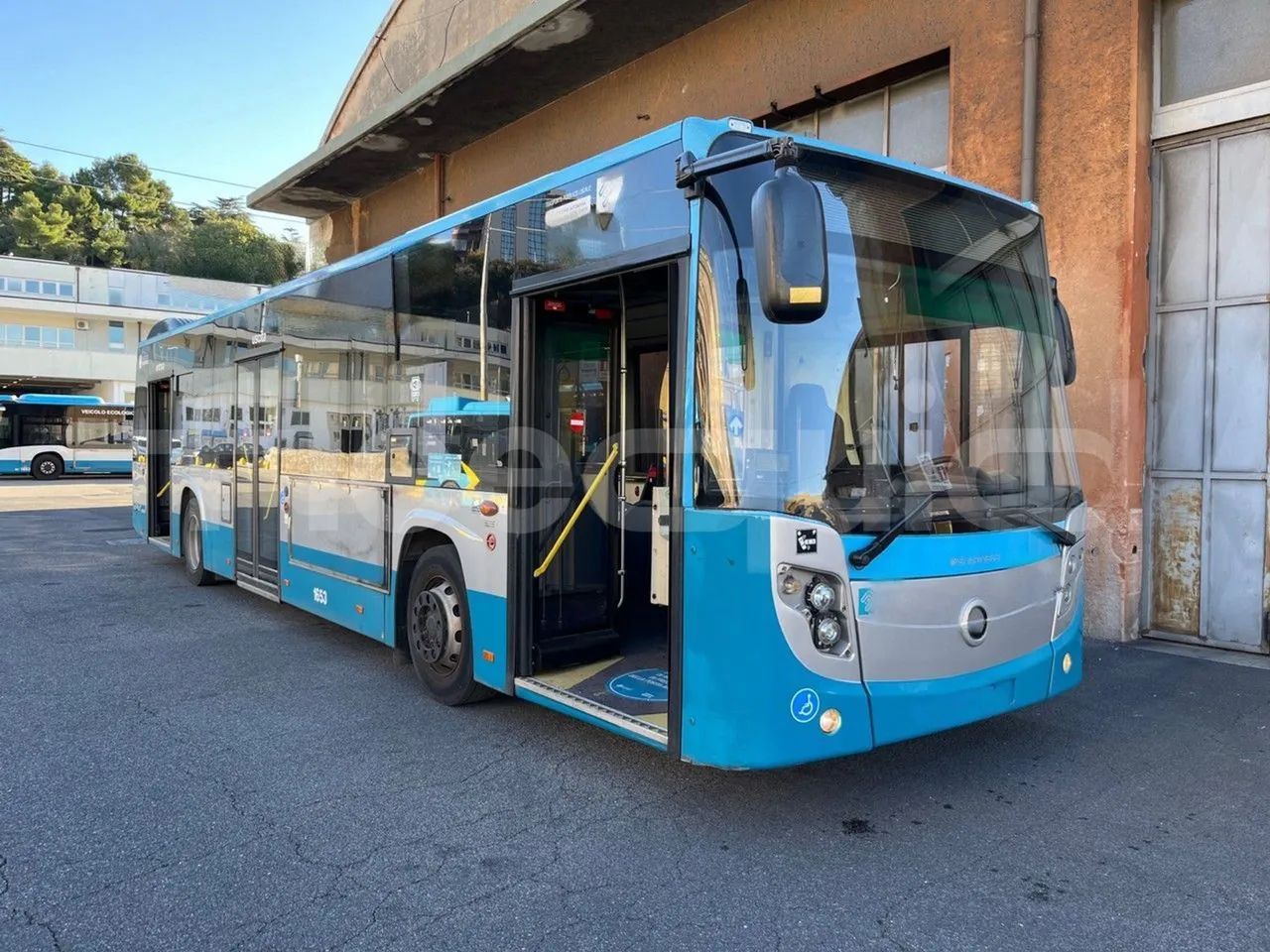 BredaMenarinibus CityMood 12,1M - 3/4 right front doors open