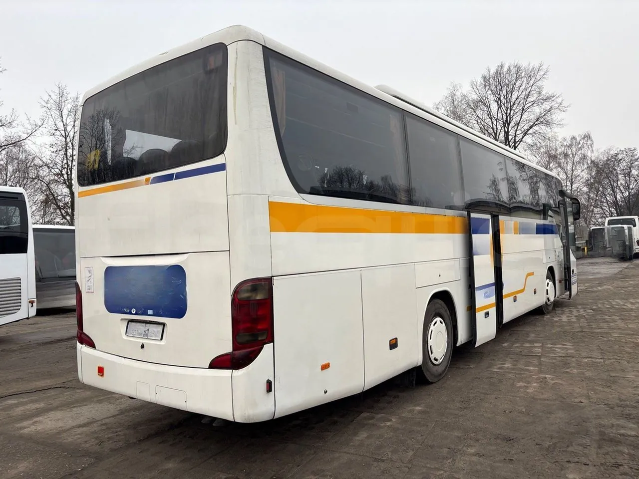Setra S415 HD - EURO 5 - 310KW - 12m - 3/4 right rear doors open