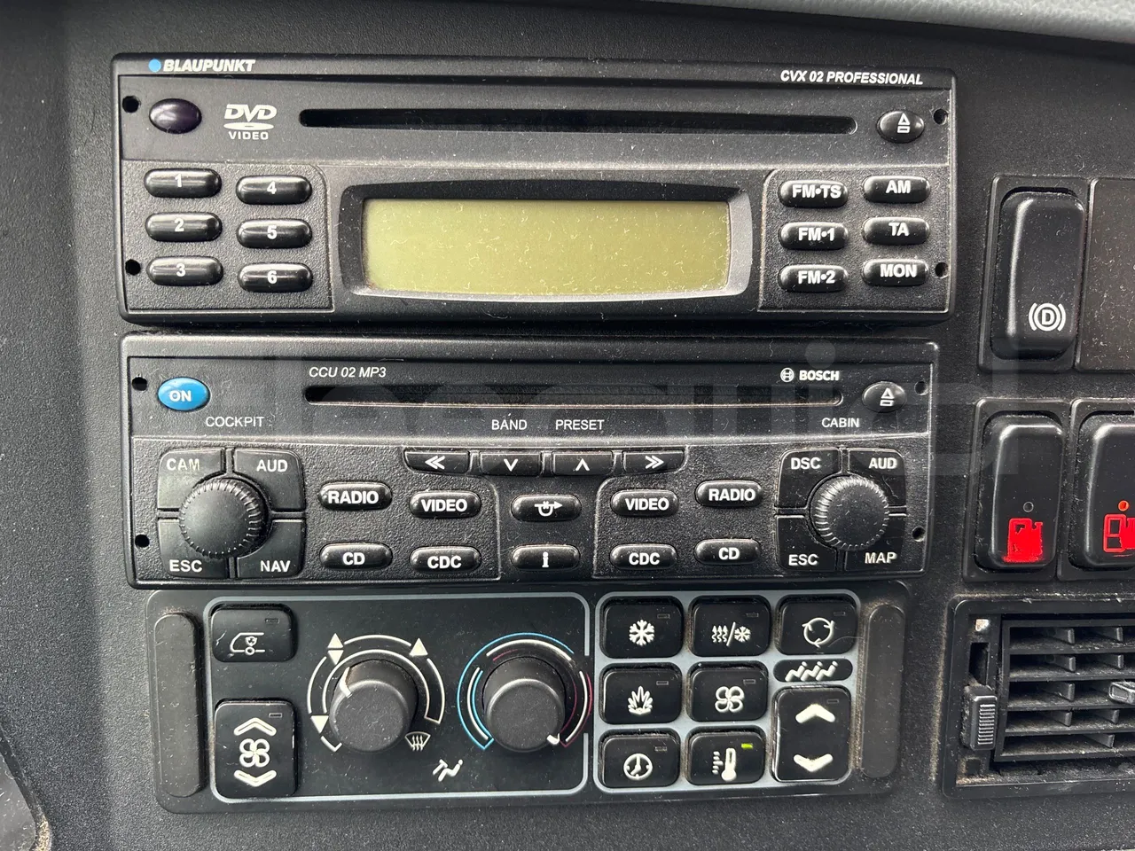 Setra S415 HD - EURO 5 - 310KW - 12m - radio accessories photo