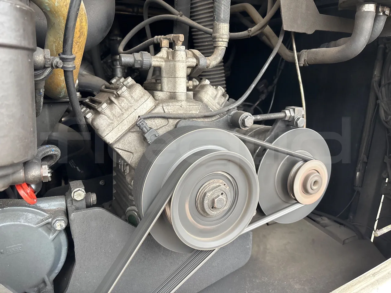 Setra S415 HD - EURO 5 - 310KW - 12m - air conditioning compressor