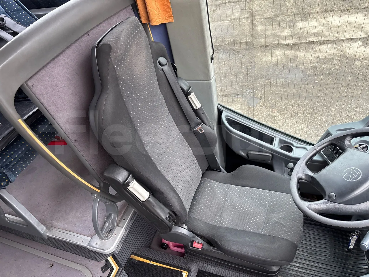 Setra S415 HD - EURO 5 - 310KW - 12m - driver's seat photo
