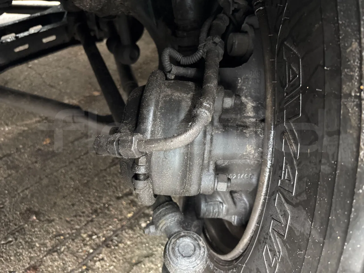 Setra S415 HD - EURO 5 - 310KW - 12m - front brake calipers left