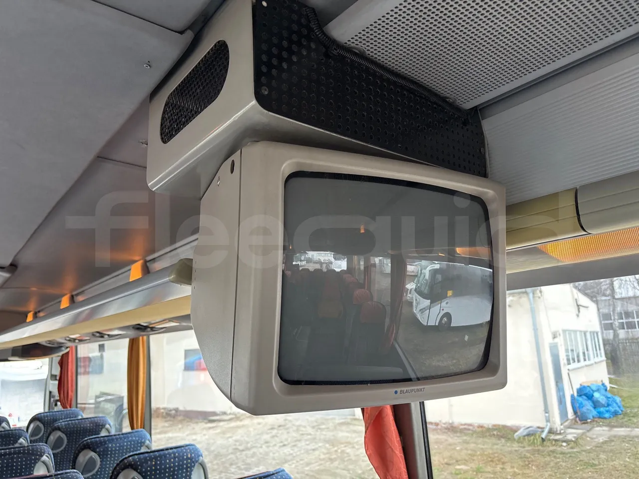 Setra S415 HD - EURO 5 - 310KW - 12m - monitor detail photo