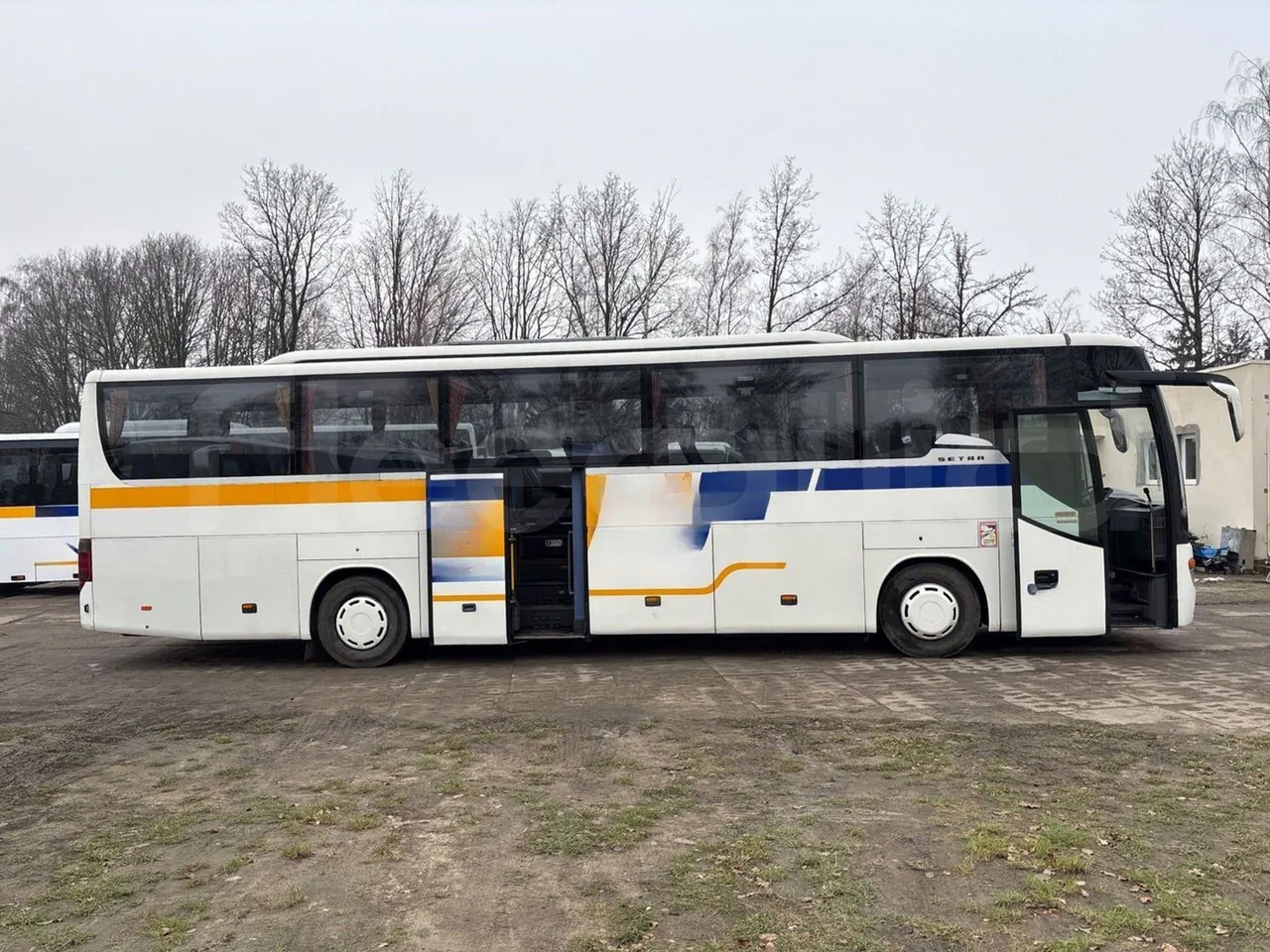 Setra S415 HD - EURO 5 - 310KW - 12m - right side doors open