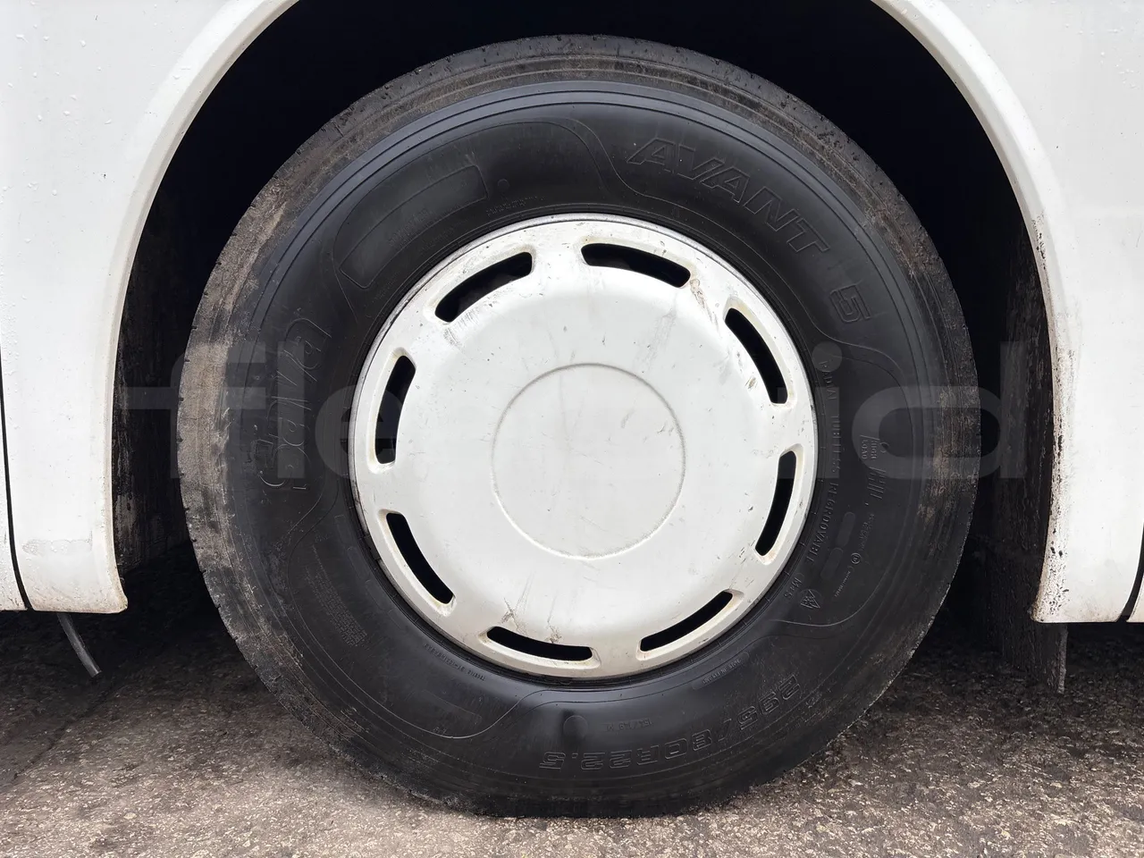 Setra S415 HD - EURO 5 - 310KW - 12m - front left tire measurements