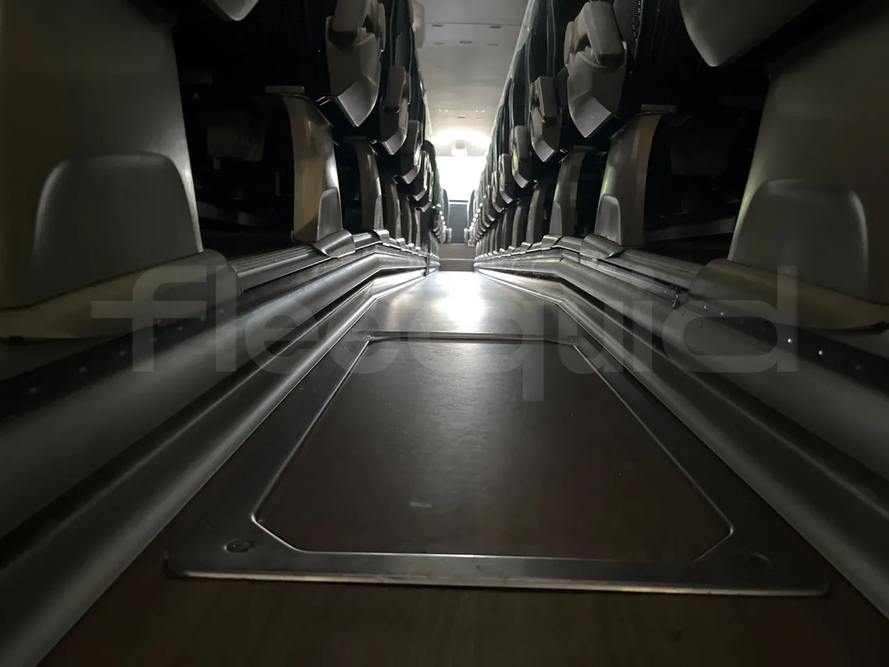 Irizar i6 13.35 - EUR6 - 320kW - 12.920m - seat brackets photo