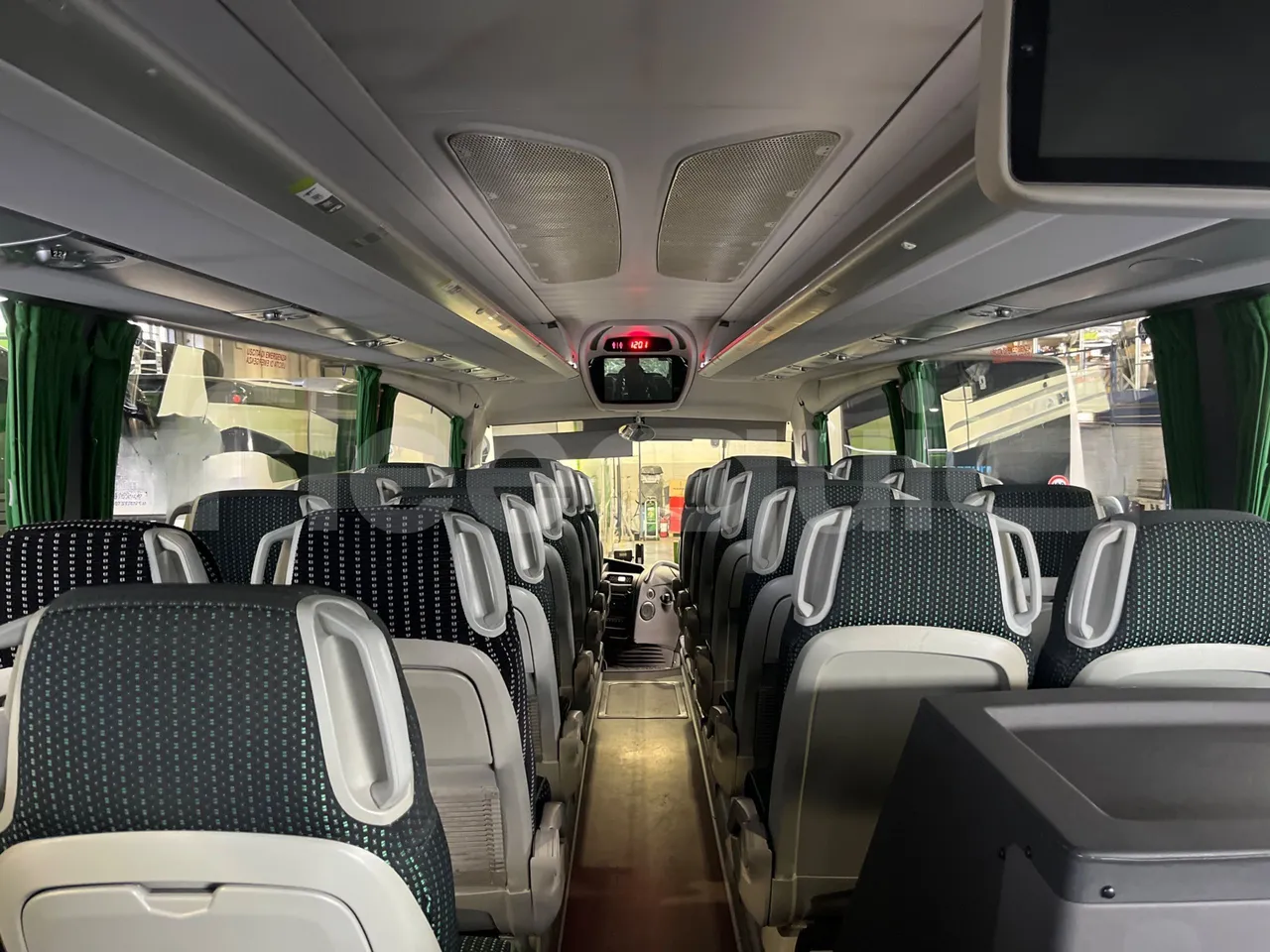 Irizar i6 13.35 - EUR6 - 320kW - 12.920m - forward view middle aisle