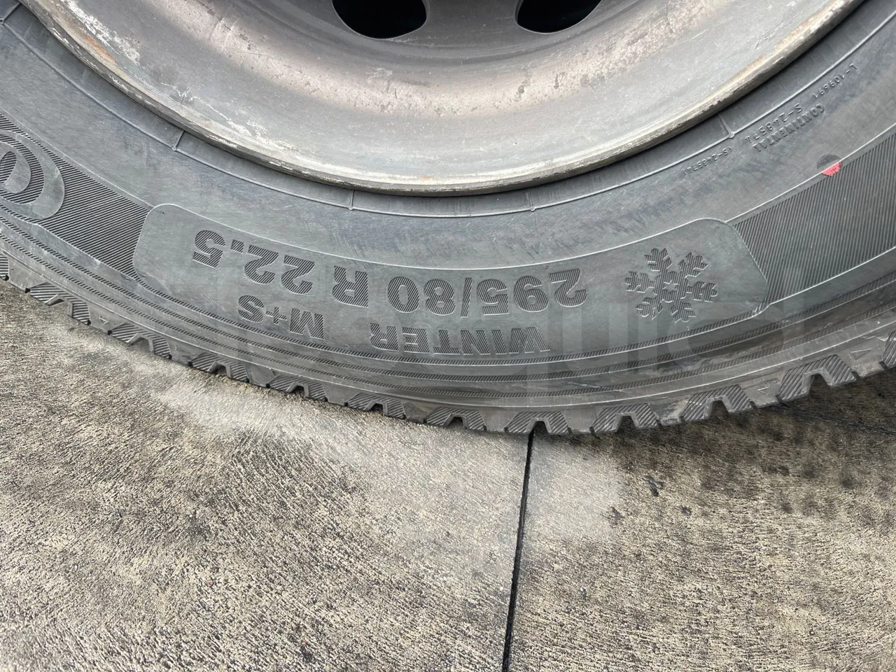 Irizar i6 13.35 - EUR6 - 320kW - 12.920m - tread condition front tires left