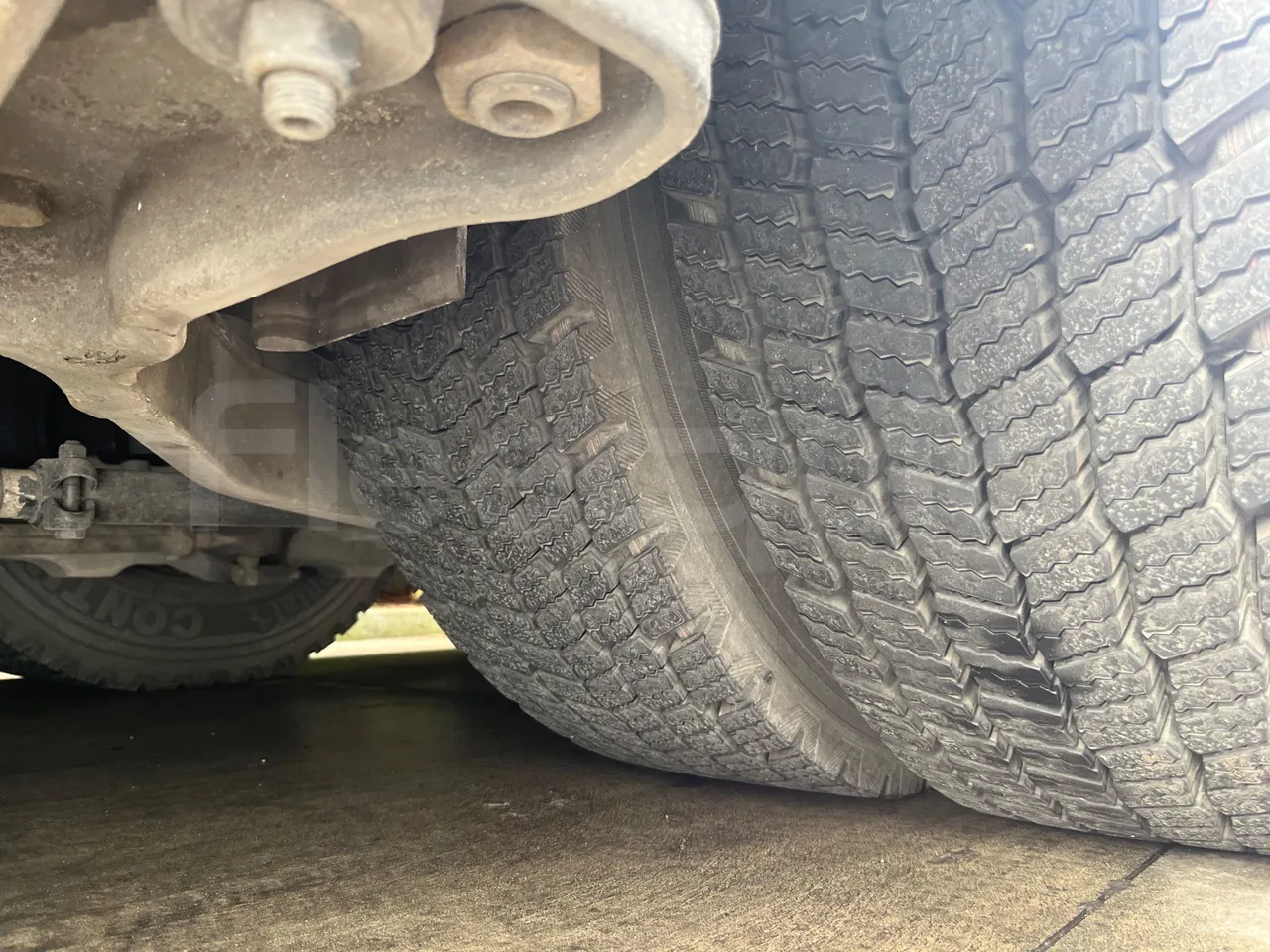 Irizar i6 13.35 - EUR6 - 320kW - 12.920m - tread condition front tires right