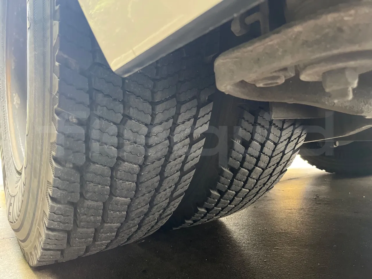 Irizar i6 13.35 - EUR6 - 320kW - 12.920m - tread condition second axle tires left