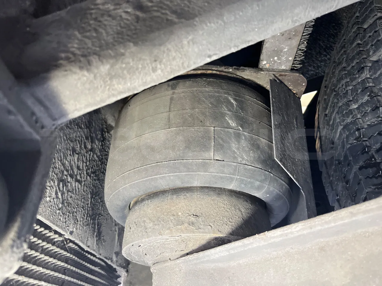 Irizar i6 13.35 - EUR6 - 320kW - 12.920m - axle 2 shock absorbers 2 left