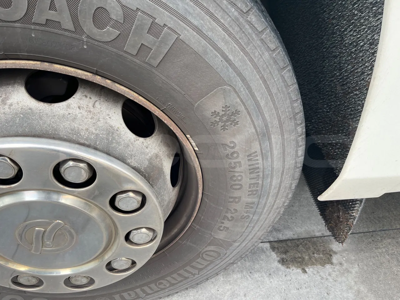 Irizar i6 13.35 - EUR6 - 320kW - 12.920m - front left tire measurements