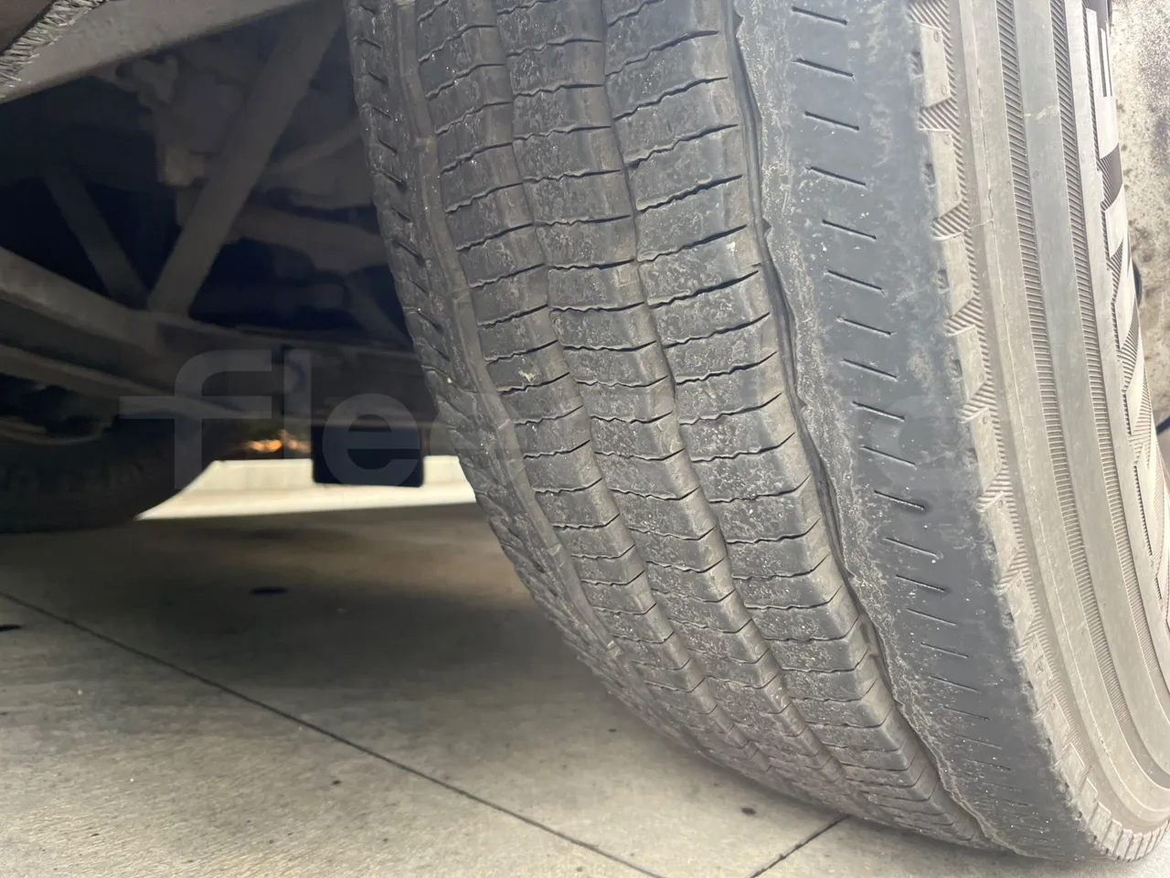 Irizar i6 13.35 - EUR6 - 320kW - 12.920m - rear left tire photo