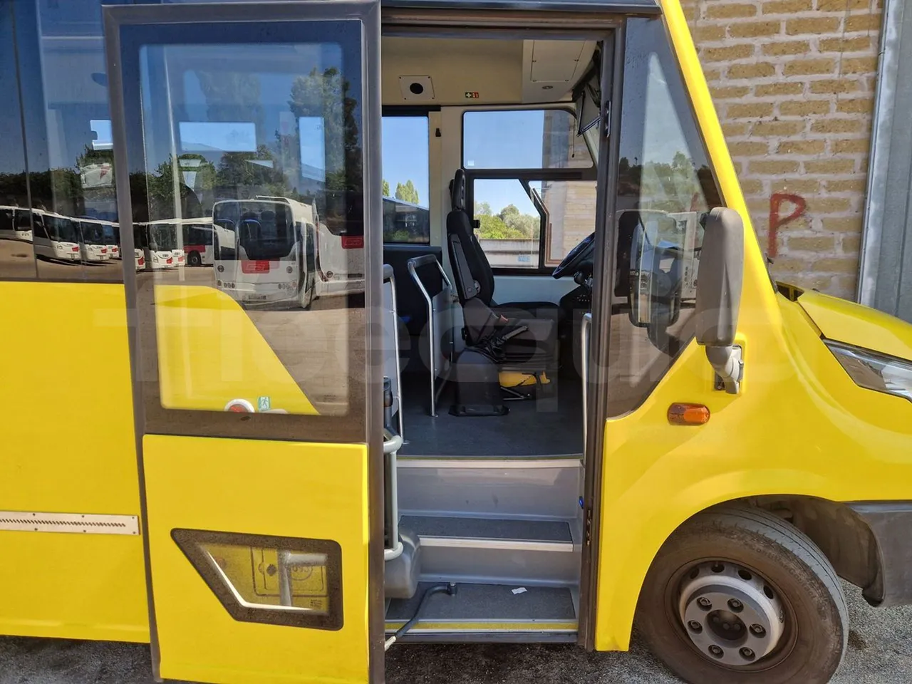 Iveco Indcar WGIVMY11 MOBI SCUOLABUS - EUR6 - 100Kw - 8,592m - front door 2 open