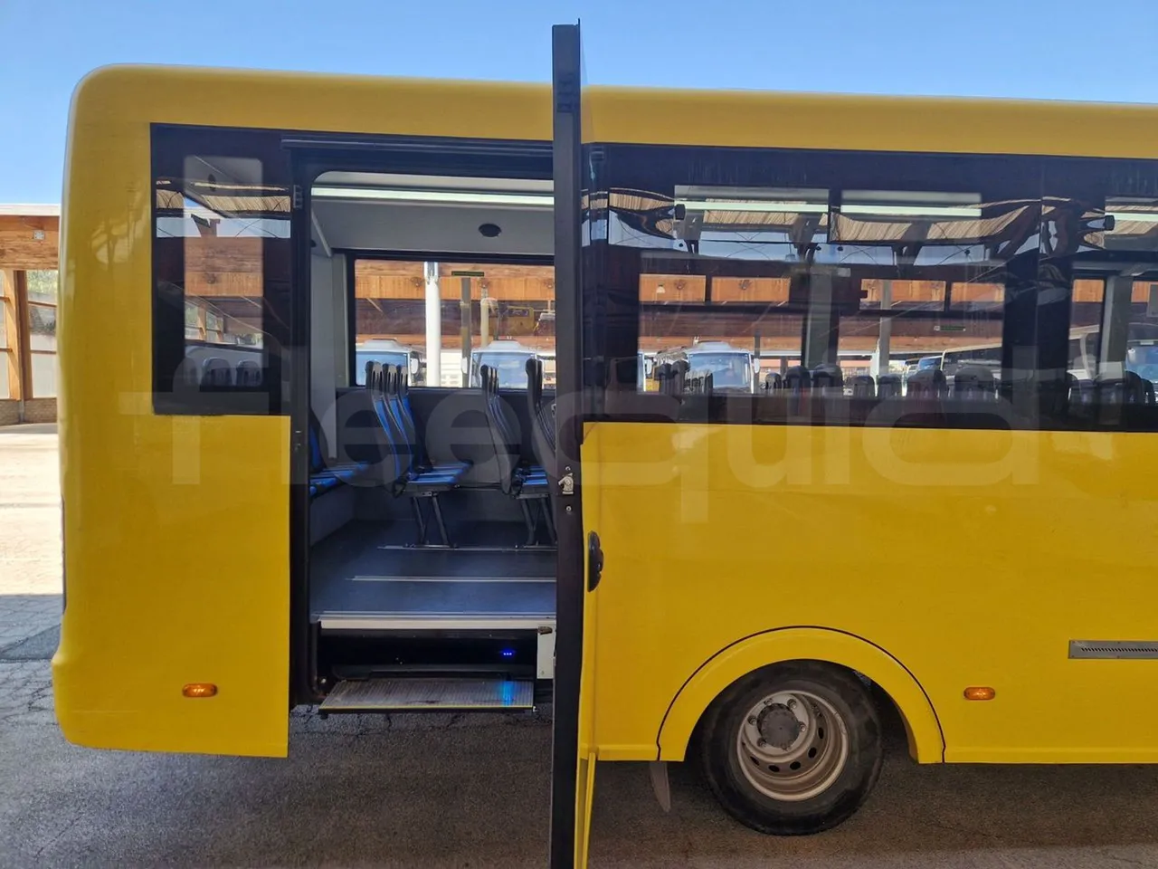 Iveco Indcar WGIVMY11 MOBI SCUOLABUS - EUR6 - 100Kw - 8,592m - front door 3 open (mandatory for bus to scrap)