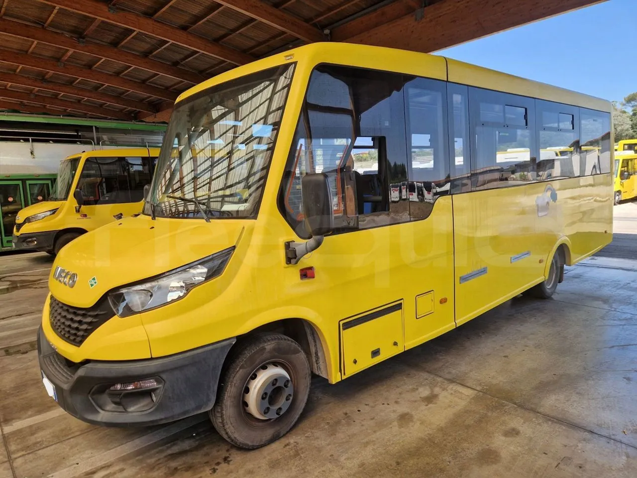 Iveco Indcar WGIVMY11 MOBI SCUOLABUS - EUR6 - 100Kw - 8,592m - 3/4 front left (mandatory for bus to scrap)