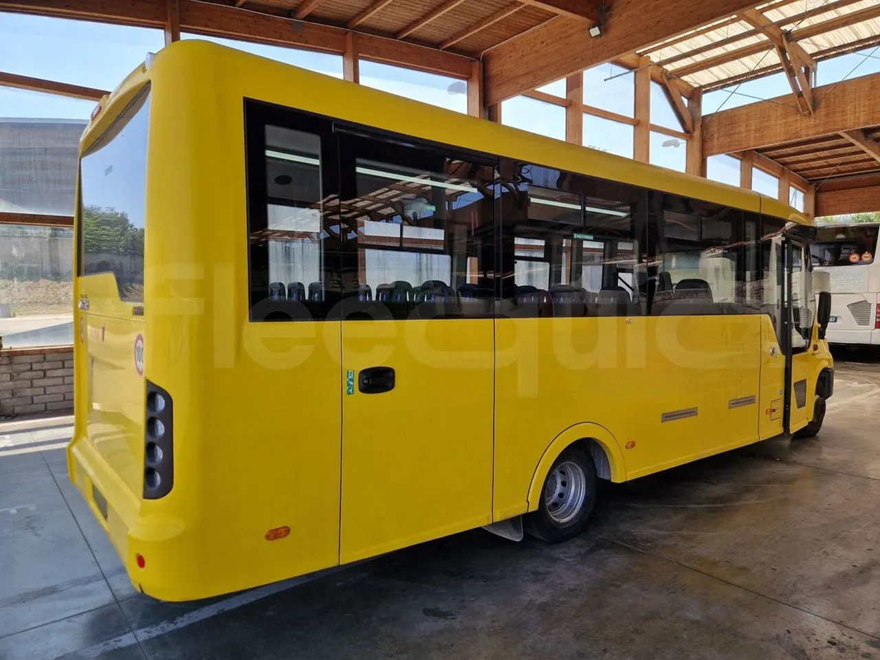 Iveco Indcar WGIVMY11 MOBI SCUOLABUS - EUR6 - 100Kw - 8,592m - 3/4 right rear doors closed