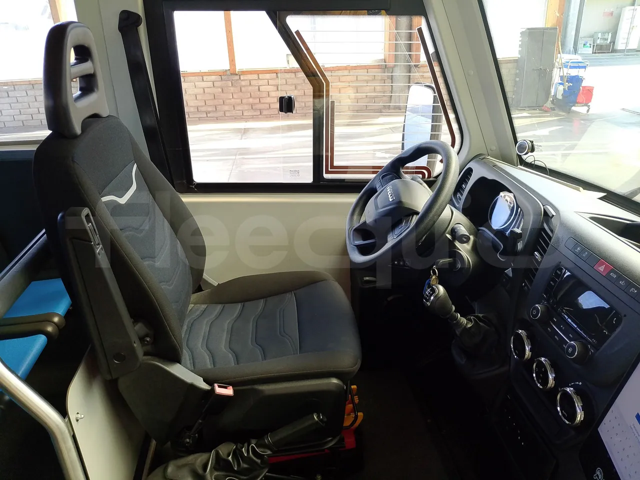 Iveco Indcar WGIVMY11 MOBI SCUOLABUS - EUR6 - 100Kw - 8,592m - driver's seat photo (mandatory for bus to scrap)
