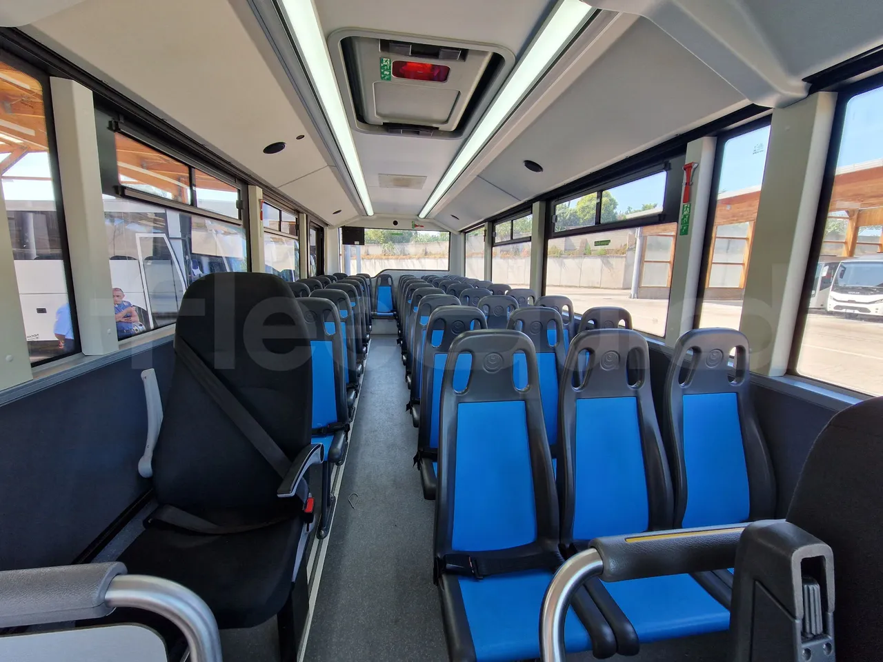 Iveco Indcar WGIVMY11 MOBI SCUOLABUS - EUR6 - 100Kw - 8,592m - reverse view middle aisle