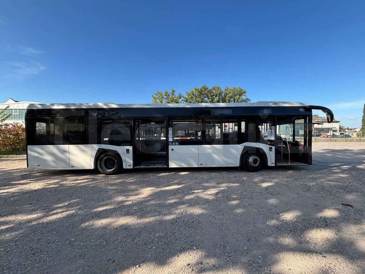 Solaris Urbino - Right Side Doors Open