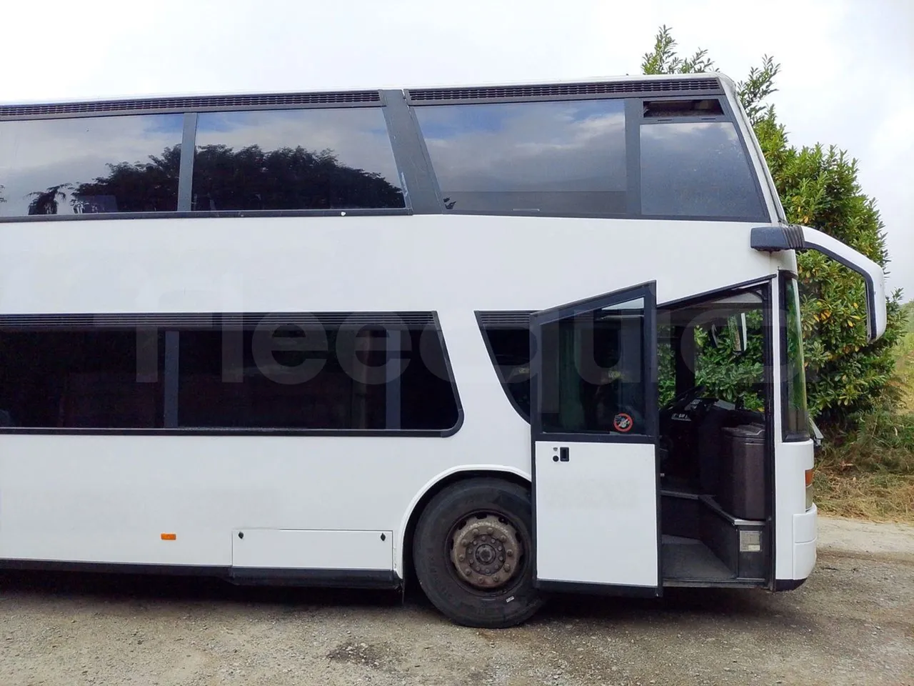 Setra S328 S328-DT/ Euro 1 - 370 Kw - 12 Mt - front door 1 open