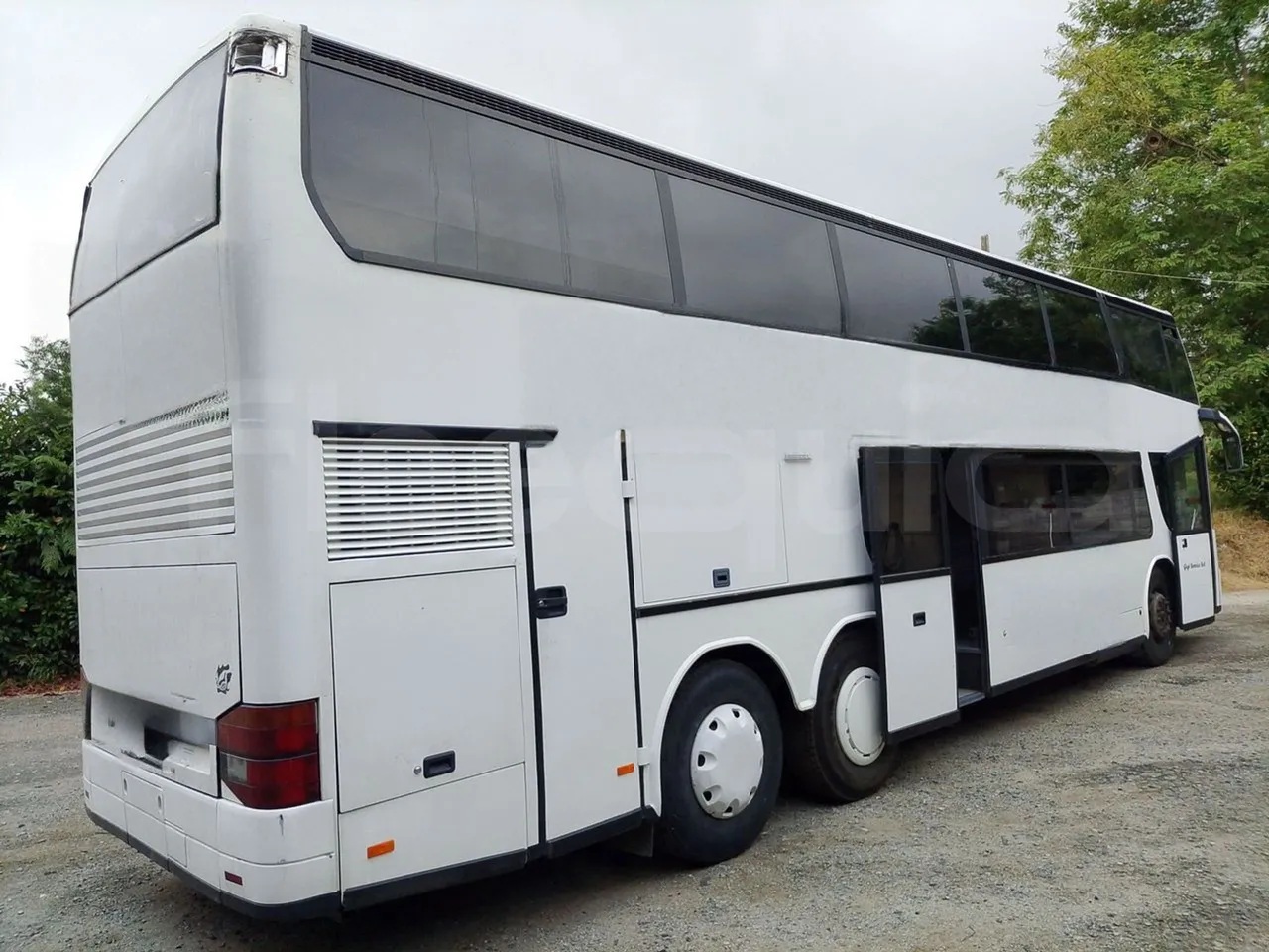Setra S328 S328-DT/ Euro 1 - 370 Kw - 12 Mt - 3/4 right rear doors open