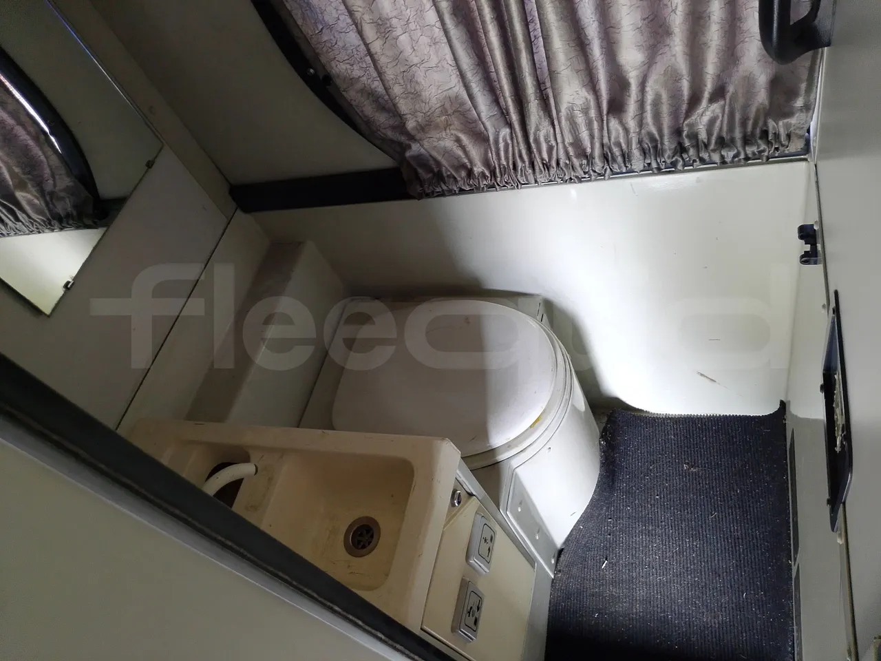 Setra S328 S328-DT/ Euro 1 - 370 Kw - 12 Mt - toilette accessories photo