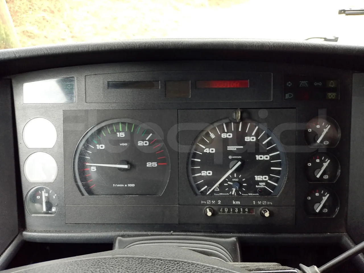 Setra S328 S328-DT/ Euro 1 - 370 Kw - 12 Mt - dashboard lights on