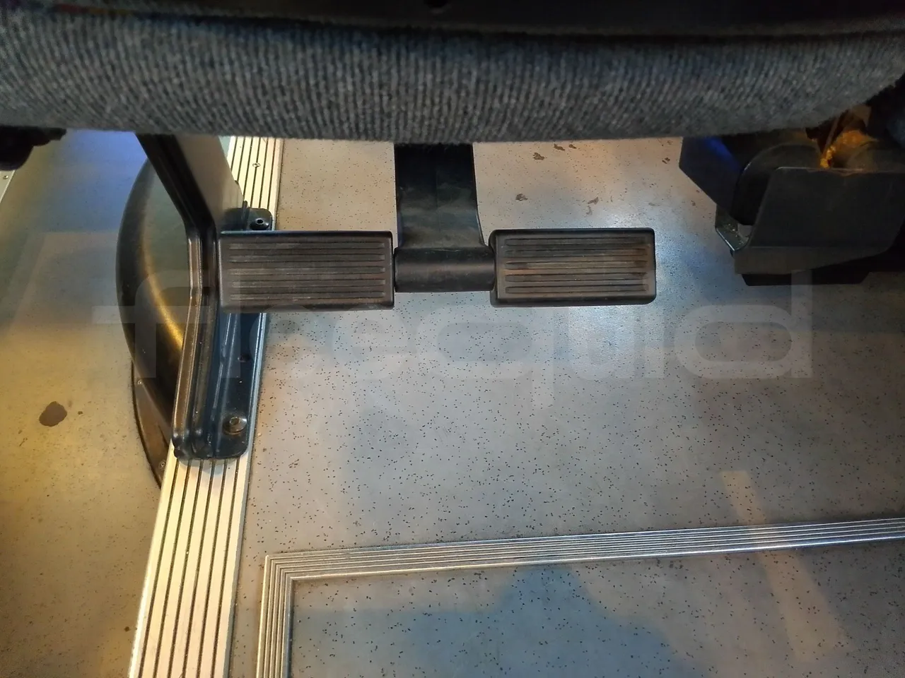 Setra S328 S328-DT/ Euro 1 - 370 Kw - 12 Mt - footrest detail photo