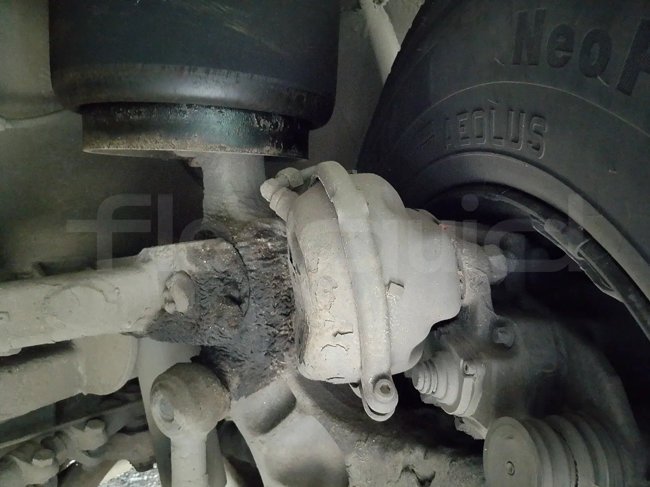 Setra S328 S328-DT/ Euro 1 - 370 Kw - 12 Mt - front brake calipers left