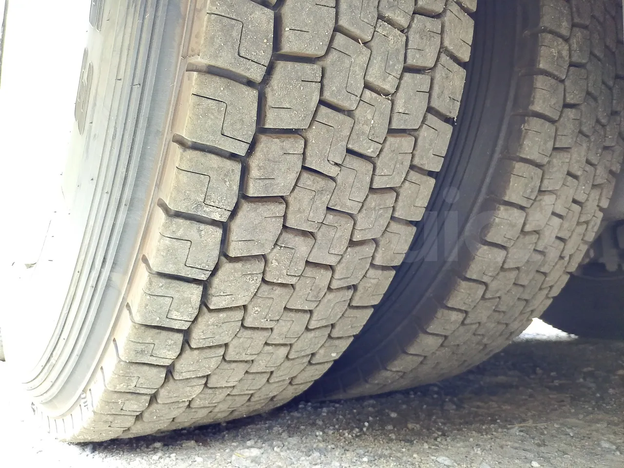 Setra S328 S328-DT/ Euro 1 - 370 Kw - 12 Mt - tread condition second axle tires left