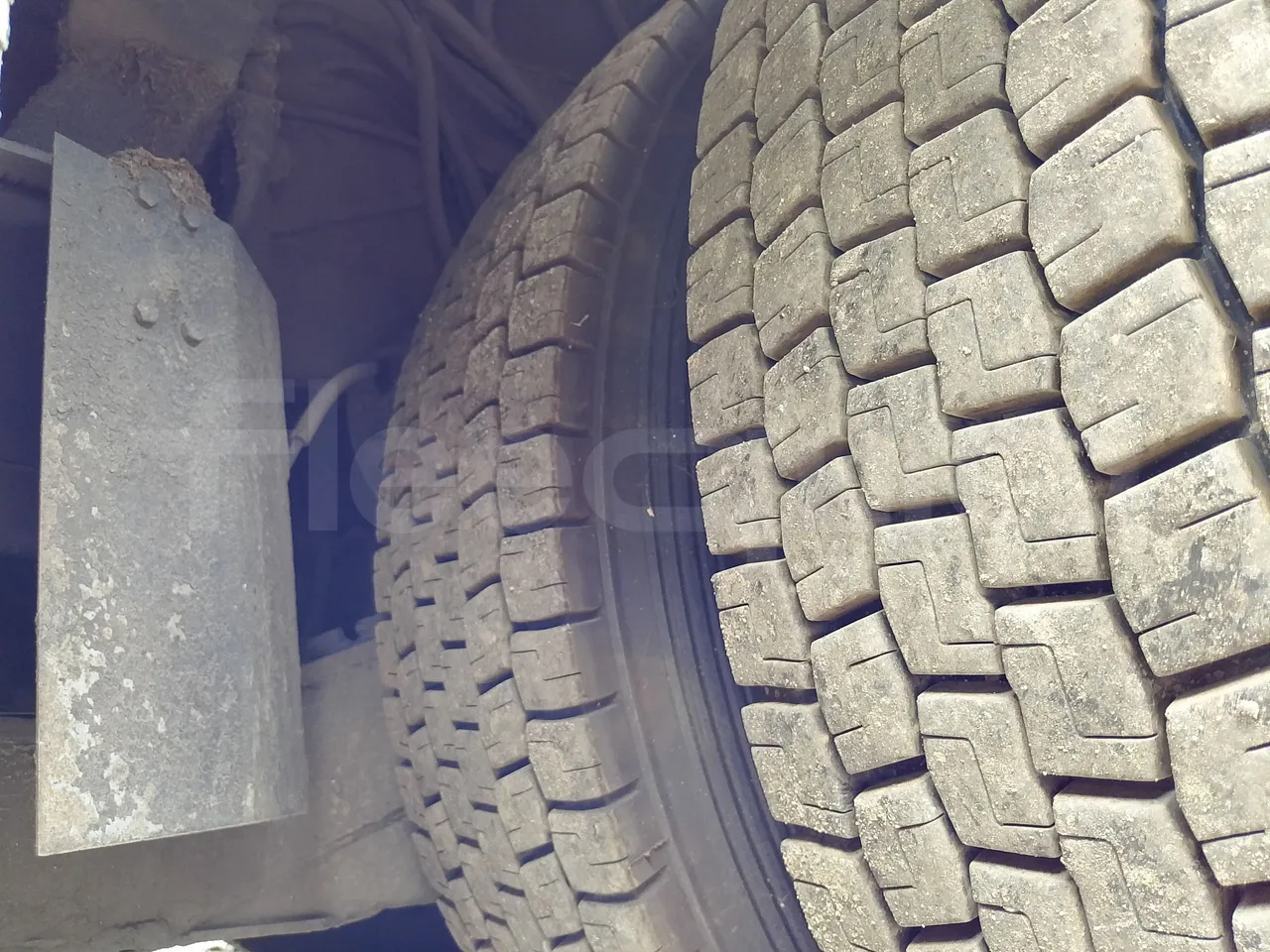 Setra S328 S328-DT/ Euro 1 - 370 Kw - 12 Mt - tread condition third axle tires right