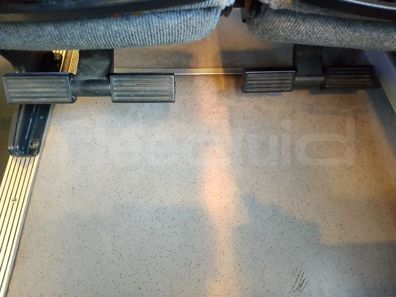 Setra S328 S328-DT/ Euro 1 - 370 Kw - 12 Mt - power outlets detail