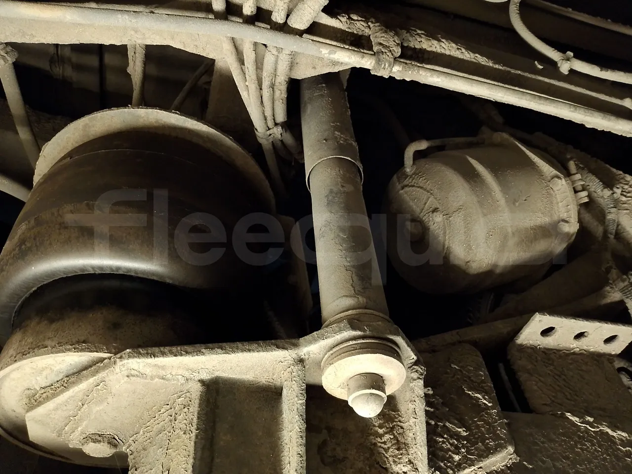 Setra S328 S328-DT/ Euro 1 - 370 Kw - 12 Mt - axel 3 shock absorbers 2 right