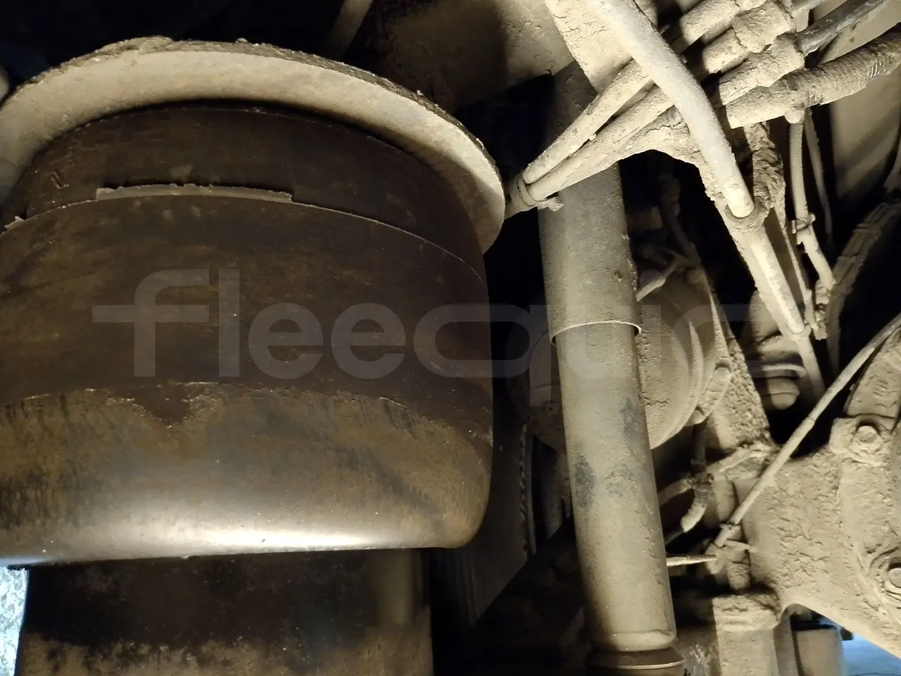 Setra S328 S328-DT/ Euro 1 - 370 Kw - 12 Mt - axle 2 shock absorbers 1 right