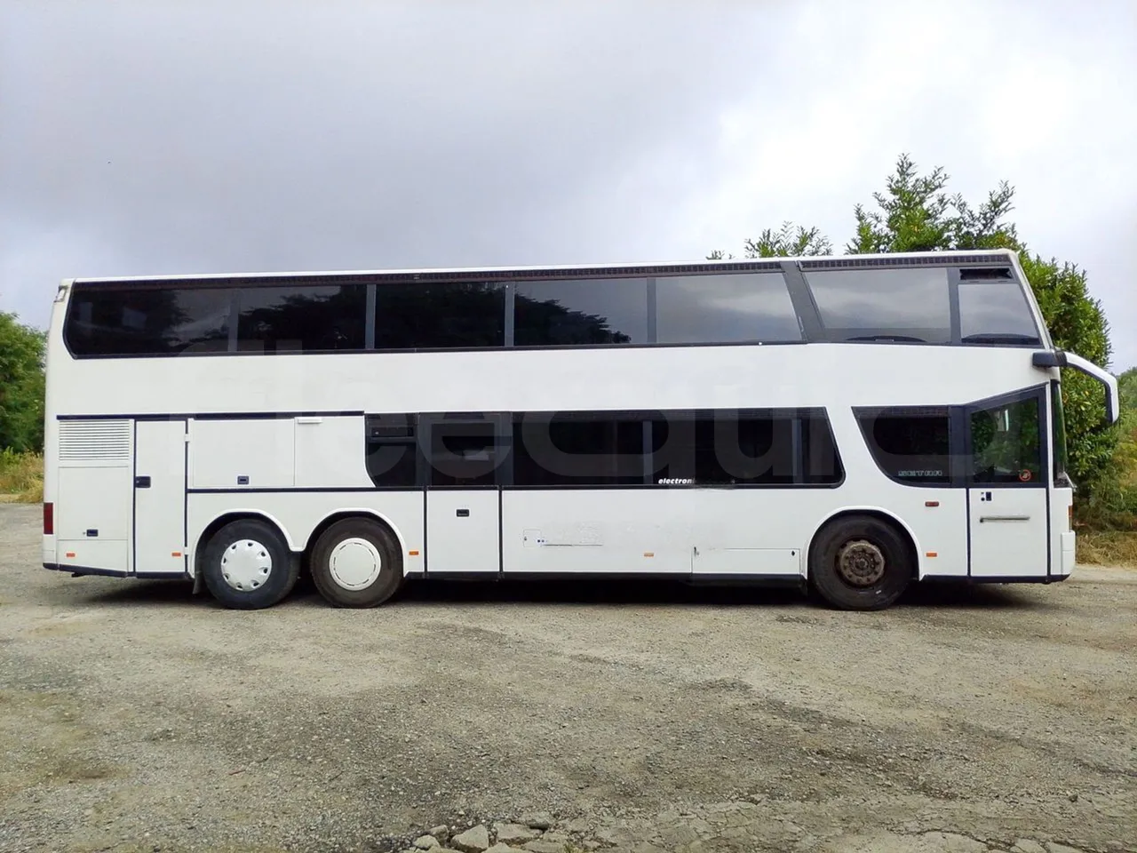Setra S328 S328-DT/ Euro 1 - 370 Kw - 12 Mt - right side doors closed