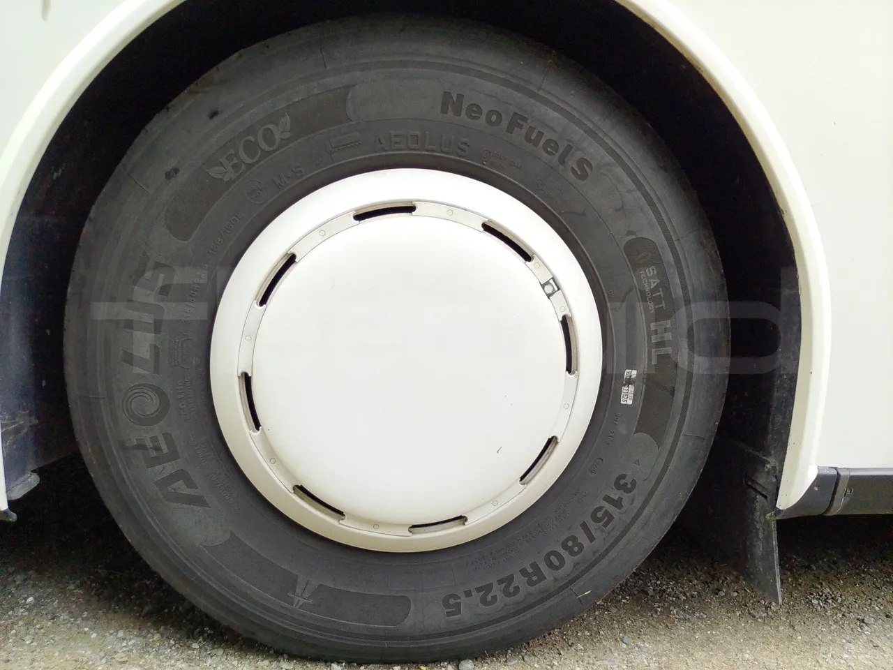 Setra S328 S328-DT/ Euro 1 - 370 Kw - 12 Mt - front left tire measurements