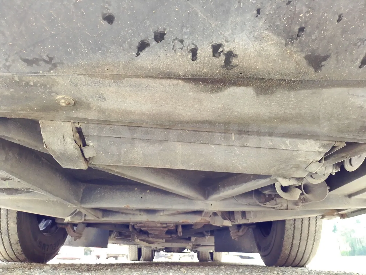 Setra S328 S328-DT/ Euro 1 - 370 Kw - 12 Mt - front undercarriage from front