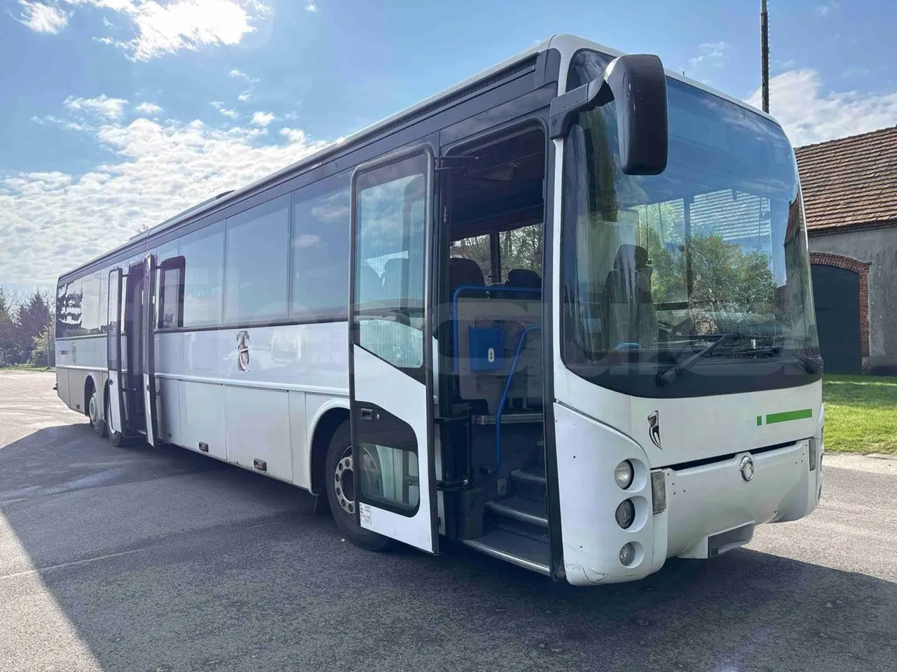 Irisbus Ares SFR116 - Euro4 - 256kW - 11.995mt - 3/4 right front doors open