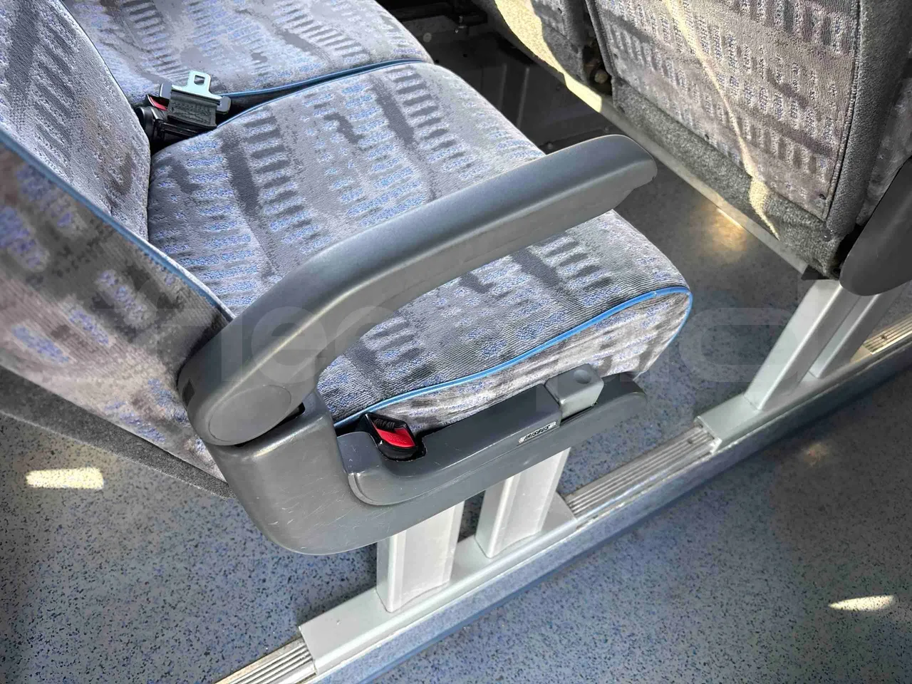 Irisbus Ares SFR116 - Euro4 - 256kW - 11.995mt - armrest detail photo