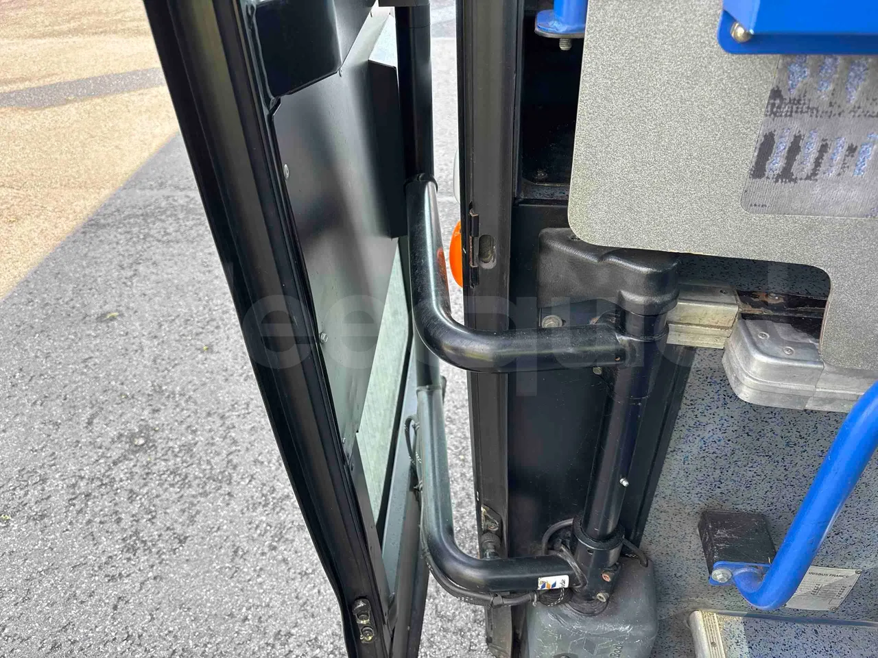 Irisbus Ares SFR116 - Euro4 - 256kW - 11.995mt - door mechanism photo