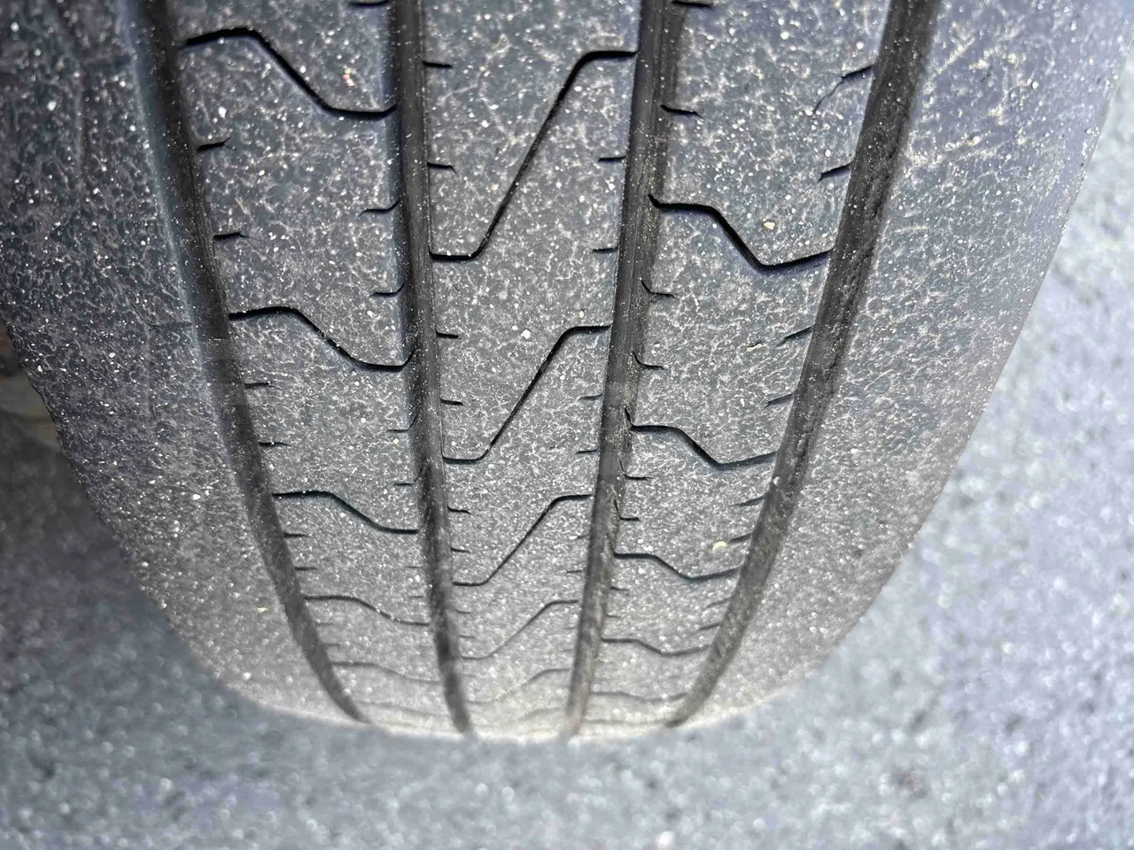 Irisbus Ares SFR116 - Euro4 - 256kW - 11.995mt - tread condition front tires right