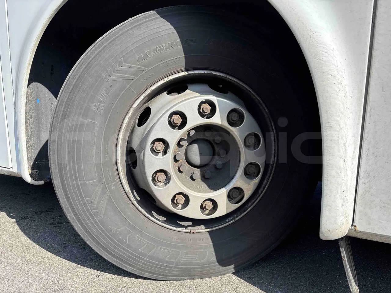Irisbus Ares SFR116 - Euro4 - 256kW - 11.995mt - front left tire measurements