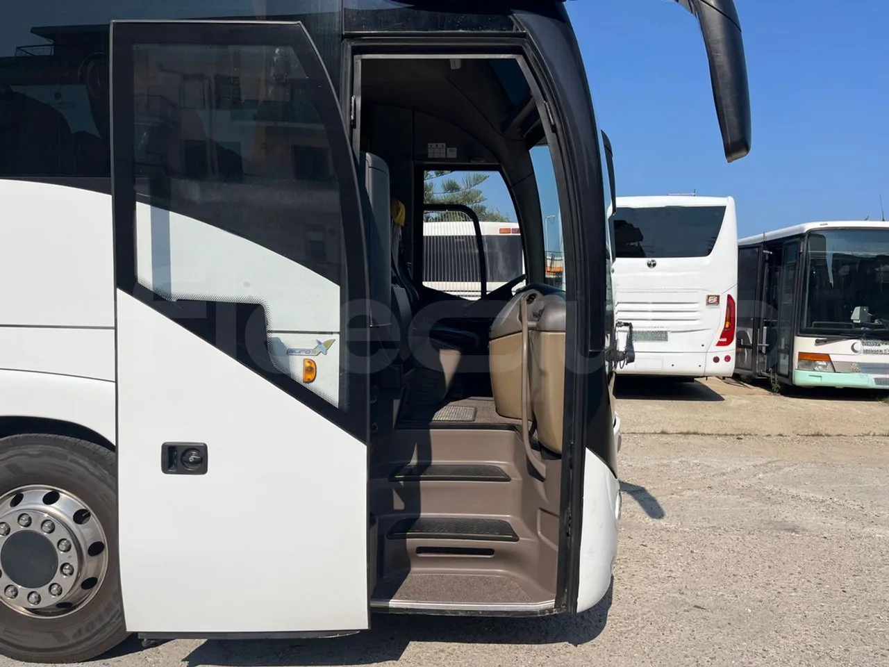 Iveco Magelys SFR210 - front door 1 open