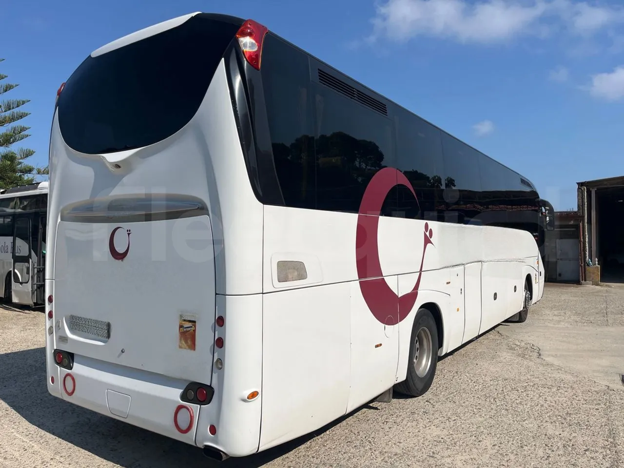 Iveco Magelys SFR210 - 3/4 right rear doors closed