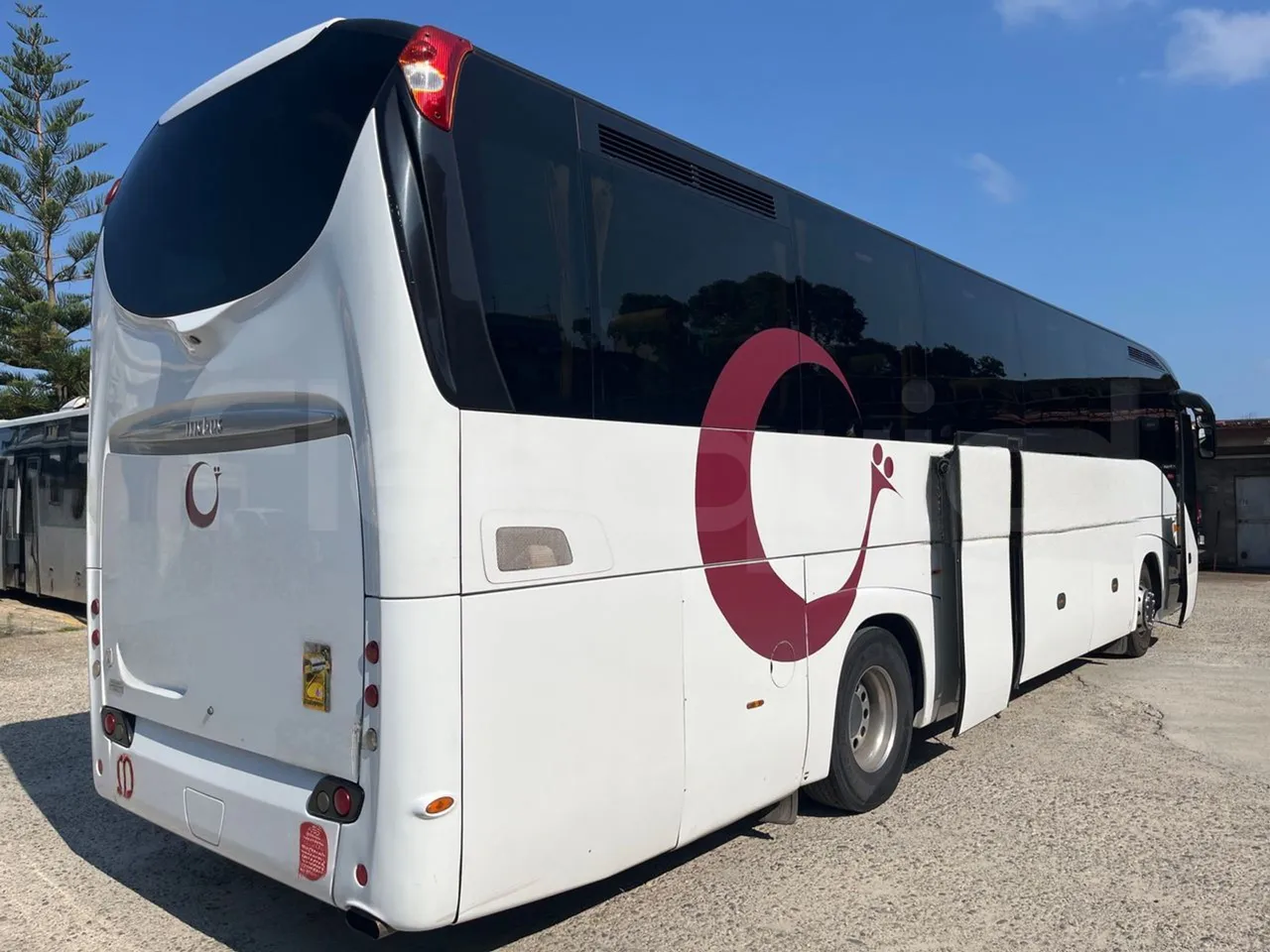 Iveco Magelys SFR210 - 3/4 right rear doors open