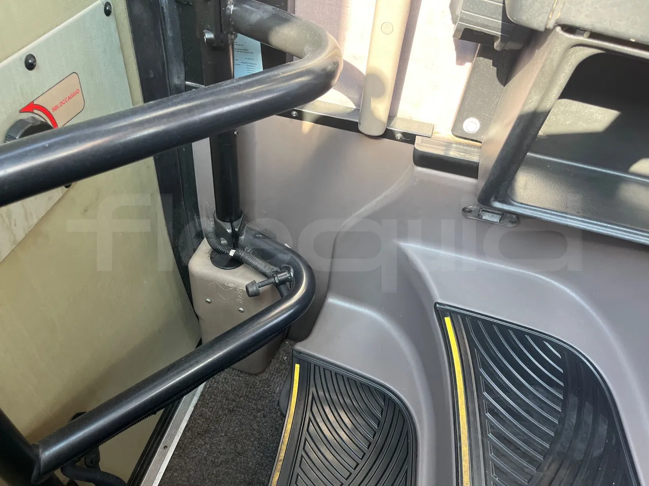 Iveco Magelys SFR210 - door mechanism photo