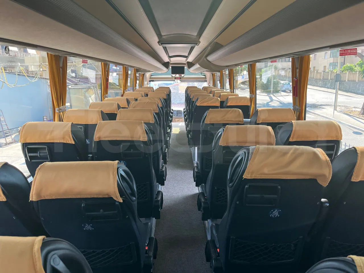 Iveco Magelys SFR210 - forward view middle aisle